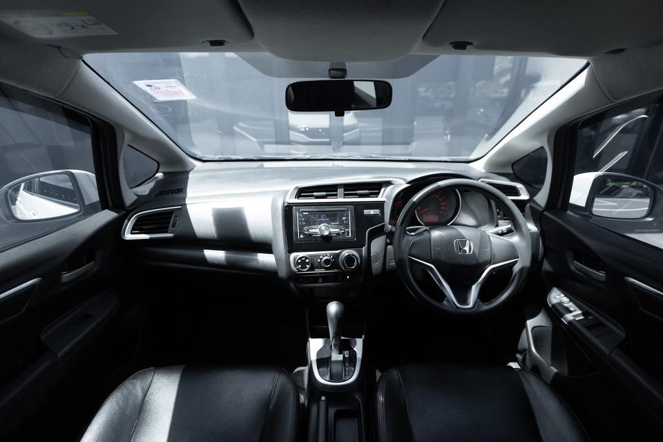 Honda jazz 1.5V auto ไมล์ 60,xxx km 9