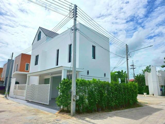 บ้านสร้างใหม่ทำเลแหล่งความชเจริญอมตะนครชลบุรีบ้านเดี่ยว 2 ชั้นหลังใหญ่สวยหรู บนพื้นที่ 70 ตรว. 3 ห้องนอน 3 ห้องน้ำ 2