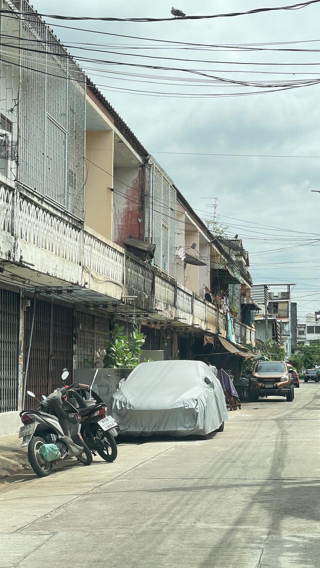 ขายบ้าน ตึกแถวอยู่ในซอย เอกชัย 40 ถ.เอกชัย เนื้อที่ 16 ตรว. ราคา 3 ล้านบาท 7