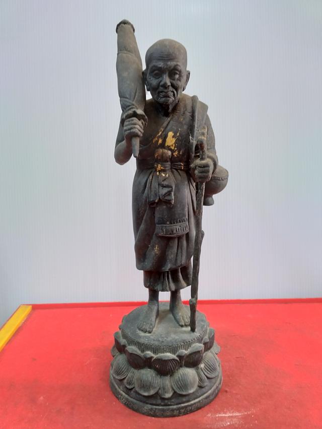 หลวงปู่ทวดยืนสูง11นิ้วออกวัดปราสาทบุญญาวาสก.ท.ม.