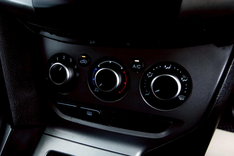 FORD FOCUS 1.6 SPORT TREND 5DR 2014 9