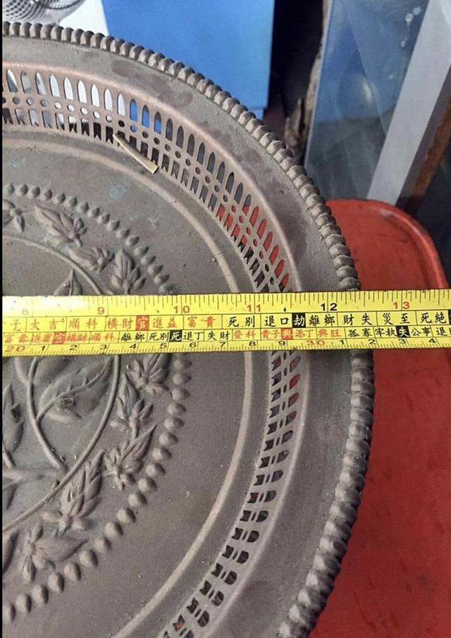 พานโตกทองเหลืองโบราณ พานทองเหลืองโบราณ แท้ ขนาด12นิ้ว ลอยดอกไม้ ลายฉลุ 4