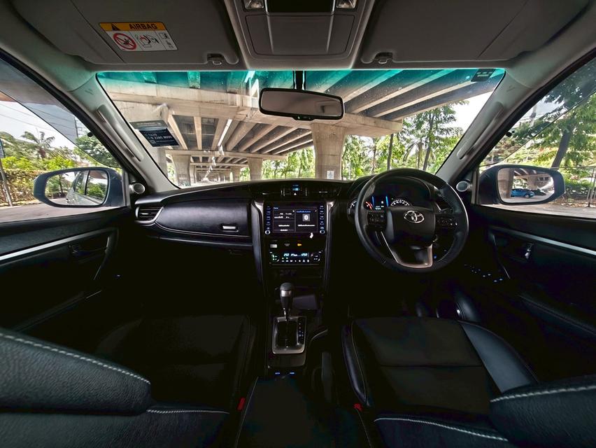 Toyota Fortuner 2.4 V ปี 2021 / 2023