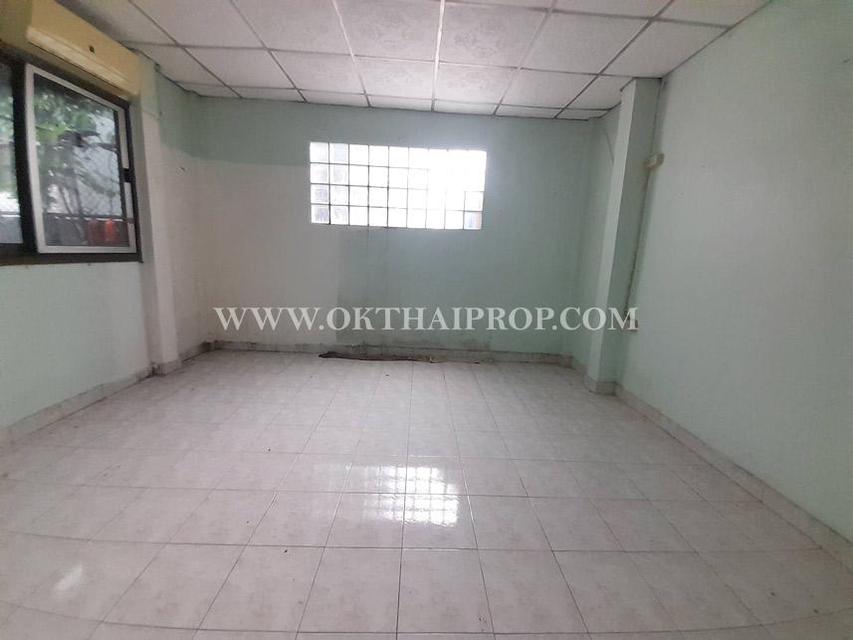 ทาวน์เฮ้าส์ 2 ชั้น หมู่บ้านลานทอง ติวานนท์-ปากเกร็ด นนทบุรี 4