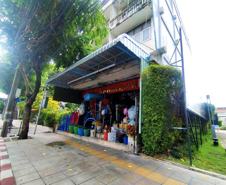 ขายอาคารพาณิชย์ 3 ชั้น พร้อมกิจการ ติดถนนมีพื้นที่จอดรถด้านข้าง เดินทางสะดวก ใกล้สถานีรถไฟฟ้า อยู่ปากซอยอ่อนนุช 21 3