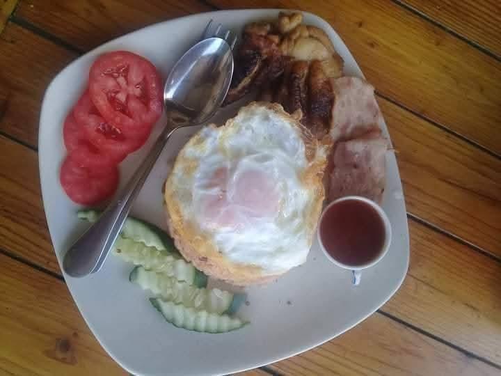 ขายทาวน์โฮมขนาด 16 ตรว 2ชั้น 2ห้องนอน 1ห้องน้ำ แถมแอร์ 2เครื่อง ขนาด 12,000btu / ขนาด 18,000btu ราคา 750,000บาท รังสิตคลอง 9 Tel.083 871 1805 11