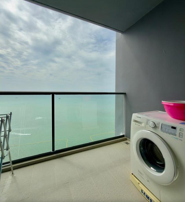 Beach front condoZIRE WONGAMAT Pattaya 7