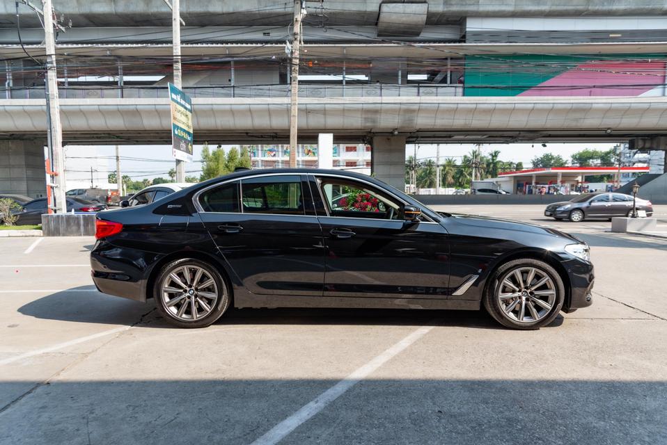 รูป 2019 BMW SERIES 5 530e 6