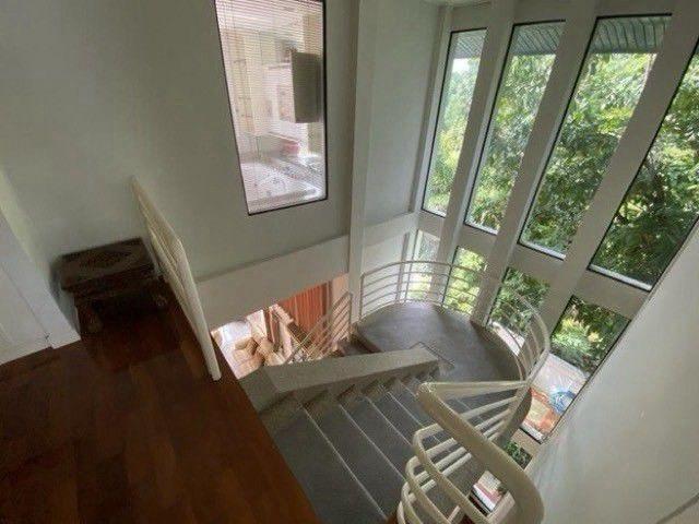 ให้เช่าบ้านเดี่ยวหลังใหญ่ 3 ชั้น หมู่บ้านนวธานี ซอยเสรีไทย 59 พื้นที่กว้าง 200 ตร.ว. เฟอร์นิเจอร์ครบพร้อมอยู่ ใกล้แฟชั่นไอส์แลนด์ 8