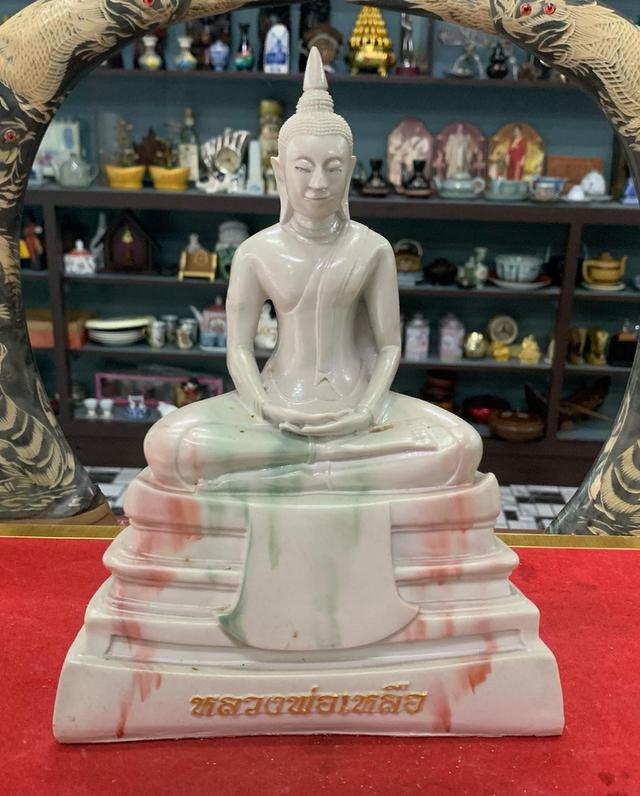 หลวงพ่อเหลือ เนื้อเรซิน