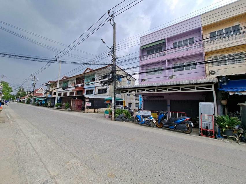 ขายตึกพาณิชย์ 3 ชั้นครึ่ง 2คูหา หลังวัดหูช้าง บางกรวย นนทบุรี 3
