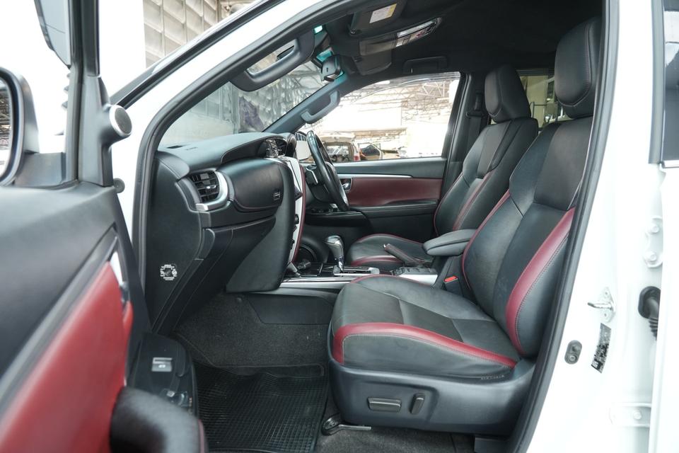 2022 TOYOTA FORTUNER 2.4 LEGENDER BLACK TOP 4WD SUV สีขาว-ดำ เลขไมล์ 34323 กม. 14