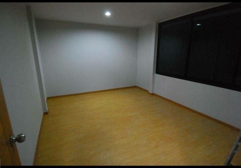 บ้านว่างให้เช่า หมู่บ้าน ต รวมโชค โชคชัย 4 8