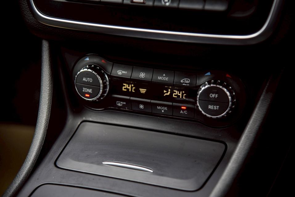 รหัสรถ CBL8160 Mercedes-Benz CLA250 AMG Dynamic [W117] AT 2017 17
