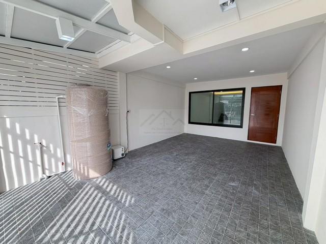 ขายทาวน์เฮาส์ 2 ชั้น ซอยเสนานิคม 1 รีโนเวทใหม่ ใกล้เกษตรนวมินทร์ โชคชัย 4 พร้อมเข้าอยู่ บ้านหันทิศตะวันตก 5