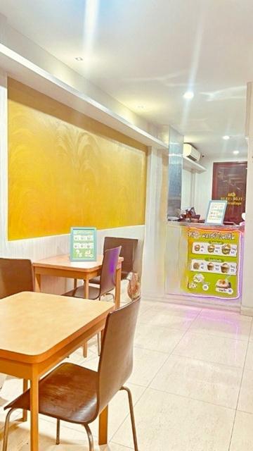 เวนิส ดิ ไอริส 200 ม.ให้เช่า อาคารพาณิชย์ 3 ชั้นพร้อมเฟอร์ฯ 3 นอน 3 น้ำ ทำเลดี ติดถนนใหญ่ เหมาะกับร้านเบเกอร์รี่ ไอศรีม 6