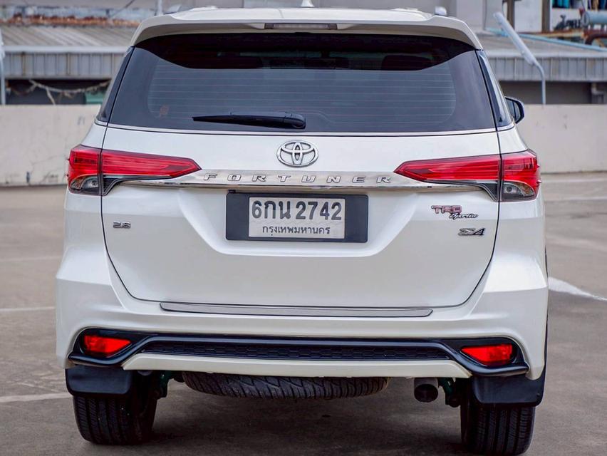 Toyota Fortuner 2.8 TRD เกียร์ออโต้ 4WD สีขาวมุก ปี 2017 7