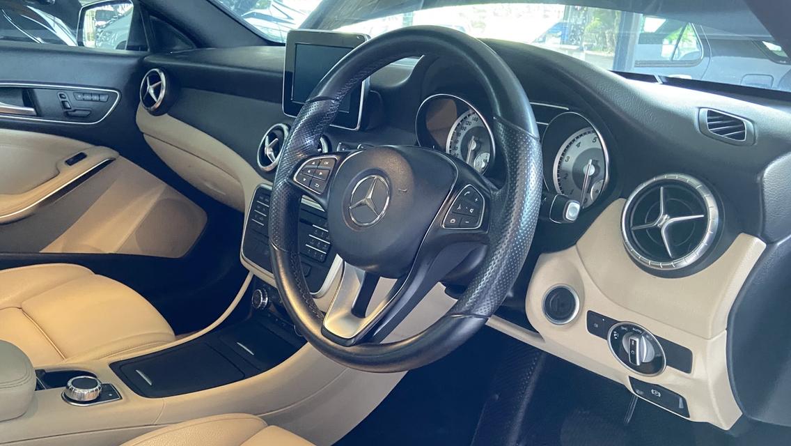 CLA200 W117 รถปี 2016 11