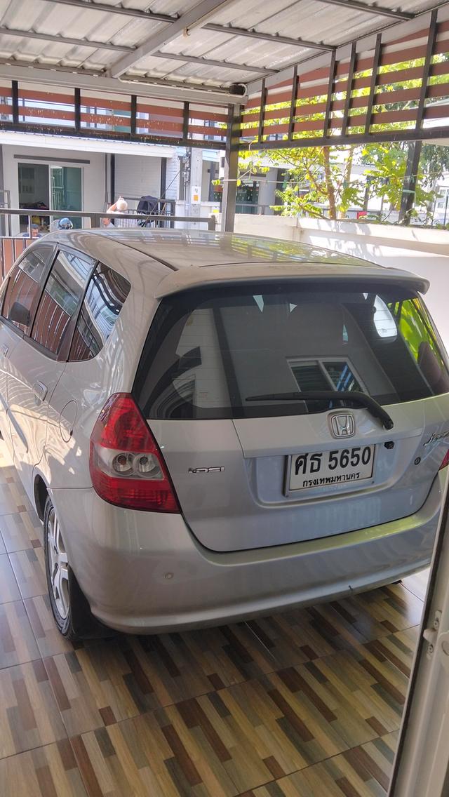 รถ honda jazz ปี 2005 หมายเลขทะเบียน ศธ 5650 กรุงเทพฯ