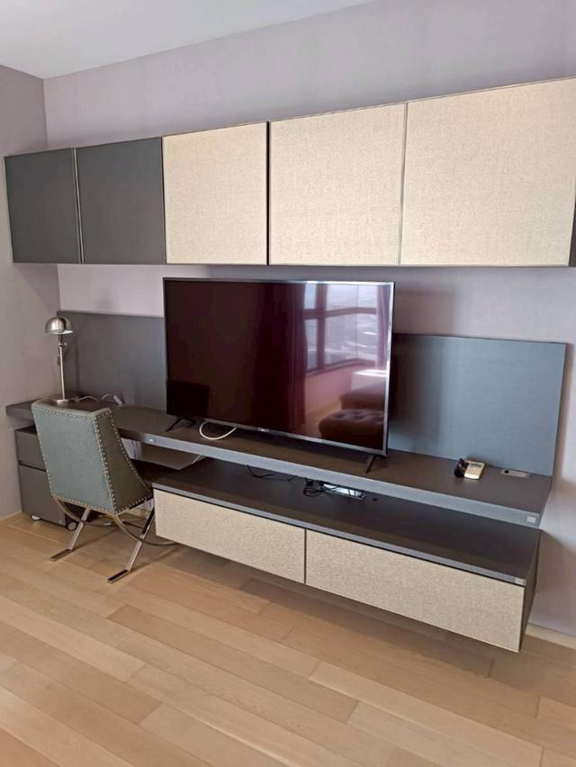 Sale / Rent​ Luxury condo HQ  Sukhumvit 55. Size : 100 square metres Floor : 30 2 bedrooms 2 bathrooms Fully furnished Sale with tenants 4