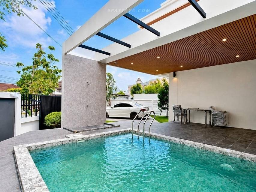 For Sale — Pool Villa near Jomtien BeachSpecial price pool villa in Soi Chaiyapruek, 1.5 km Jomtien Beach. Land size: 93.5 sq.wah 236 sq.m. 4 bedrooms 2