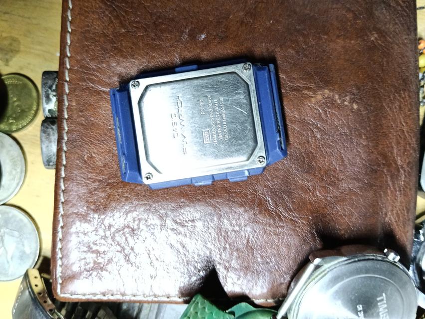 นาฬิกาขายเป็นอะไหล่ครับบางเดือนก็ใช้ได้ใครสนใจเหมาหมดได้เลยครับ