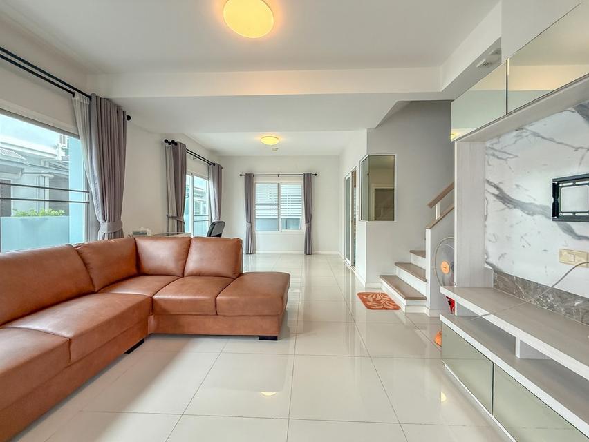 ขายบ้านแฝดมือสอง โครงการ วิลลาจจิโอ ปิ่นเกล้า-ศาลายา (Villaggio Pinklao-Salaya) เนื้อที่ 35 ตร.ว. ใกล้เซ็นทรัลศาลายา และจุดขึ้นทางด่วนศรีรัช 3