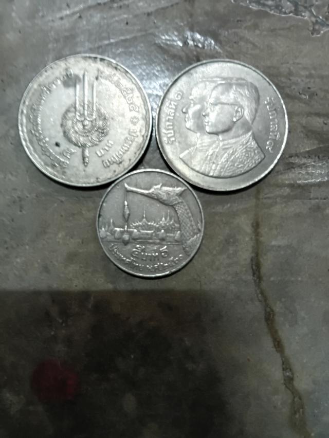 เหรียญ5บาทปี2525และเหรียญ5บาทปี30เรือหงส์