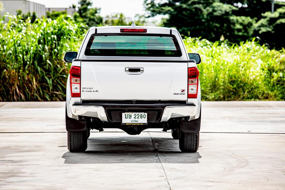 Isuzu D-Max Hi-Lander Cab 2.5 VGS Z ท๊อปปี2015 เกียร์ธรรมดา สีเทา 7