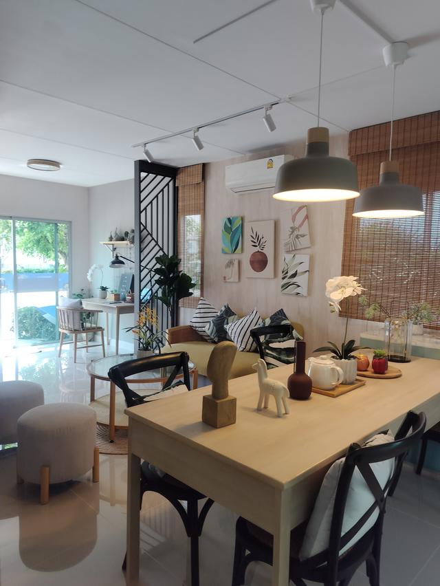 หมู่บ้านจัดสรร อสังหาริมทรัพย์ 12