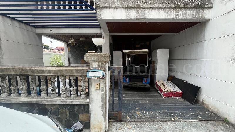 ทาวน์เฮ้าส์ 3 ชั้น ซอยงามวงศ์วาน 47 โครงสร้างดี แปลงริม เหมาะลงทุนรีโนเวท 2