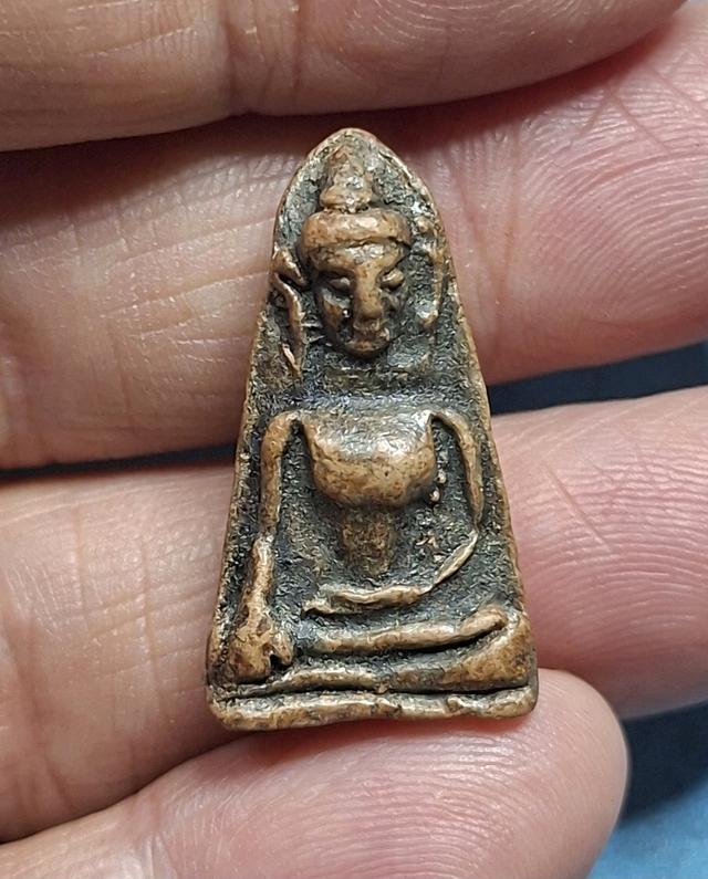 พระผงสุพรรณ พิมพ์หน้าแก่ วัดพระศรีรัตนมหาธาตุ