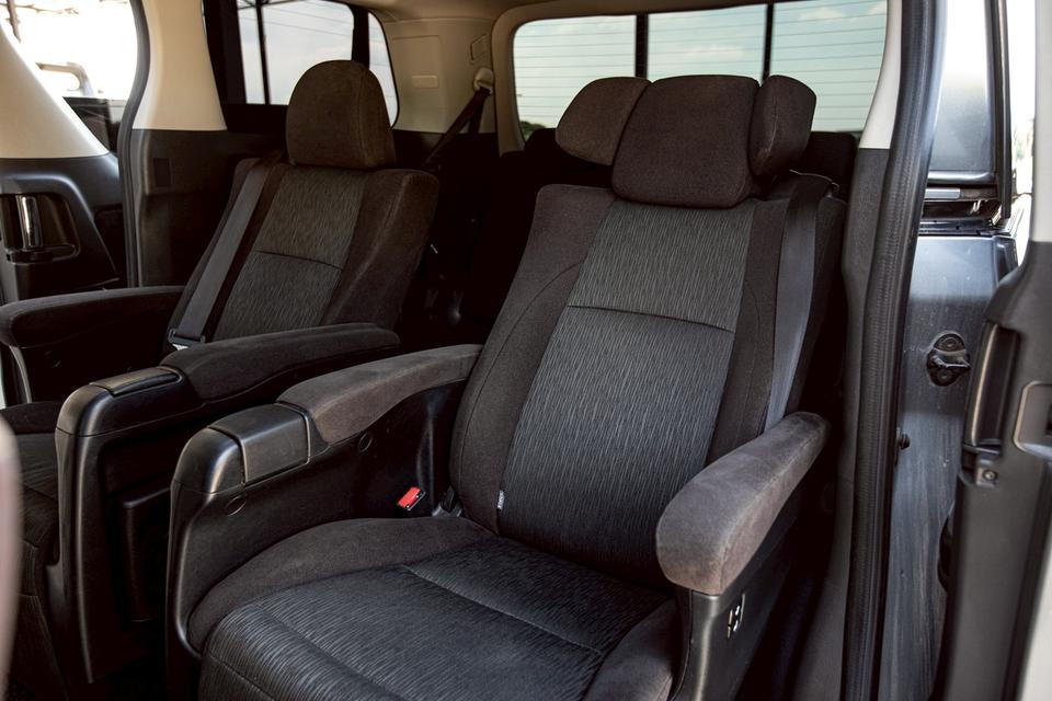 Yoyota Vellfire 2.4ZG ปี14 16