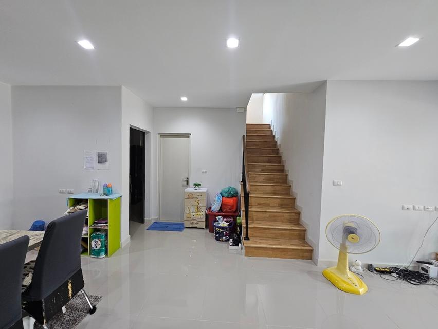 ขายบ้านแฝด โครงการ วี คอมพาวด์ ติวานนท์ รังสิต (V Compound Tiwanon-Rangsit) ขนาด 38.8 ตร.ว. ราคาพิเศษ 8