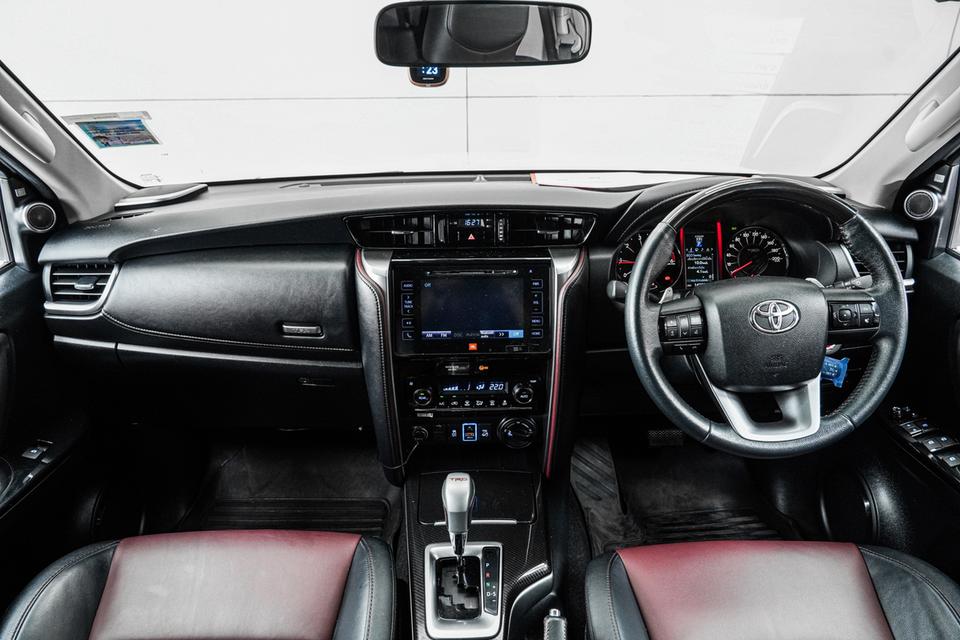 2016 Toyota Fortuner 2.8 TRD Sportivo 4WD SUV AT  สีขาว ไมล์ 140764 กม. 13