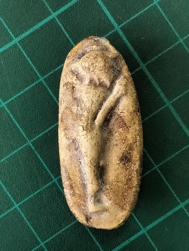 พระกรุวัดพลับ พิมพ์ยืนวันทาเสมาถือดอกบัว