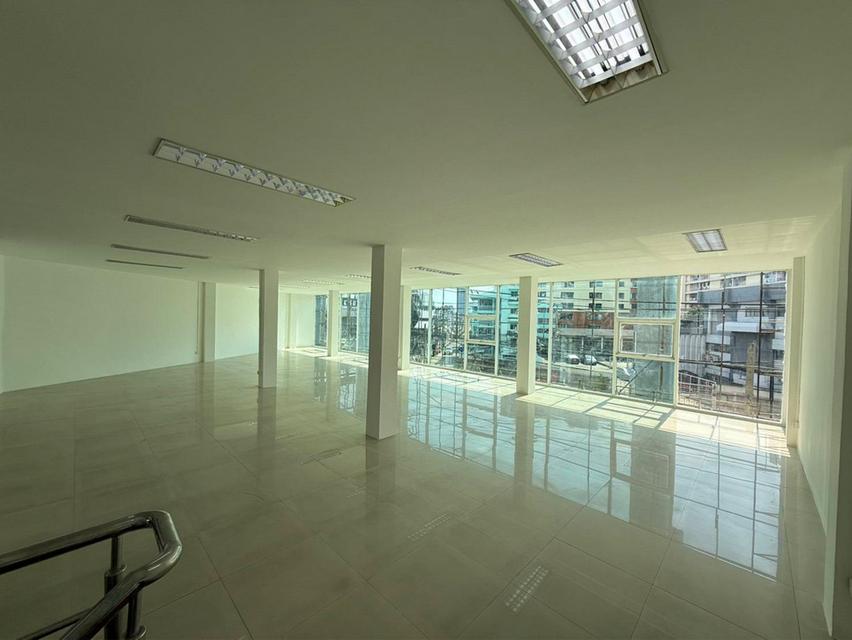 ขายอาคารพาณิชย์ สำนักงาน 5 ชั้น พื้นที่กว่า 849 ตารางเมตร ติดถนนลาดพร้าว ติดรถไฟฟ้าสีเหลือง บางกะปิ 9