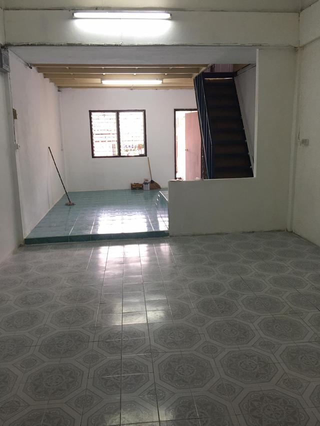 ขายบ้านด่วนทาวน์เฮ้าชั้นครึ่ง เคหะร่มเกล้า(หมู่บ้านหลังคาแดง ซ.19)