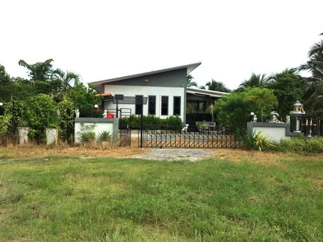 ขายบ้านพร้อมที่ดินบนเนื้อที่ 132 ตรว. พิกัด หนองชาก บ้านบึง ชลบุรี 2 ห้องนอน 2 ห้องน้ำ 1ห้องครัว 2