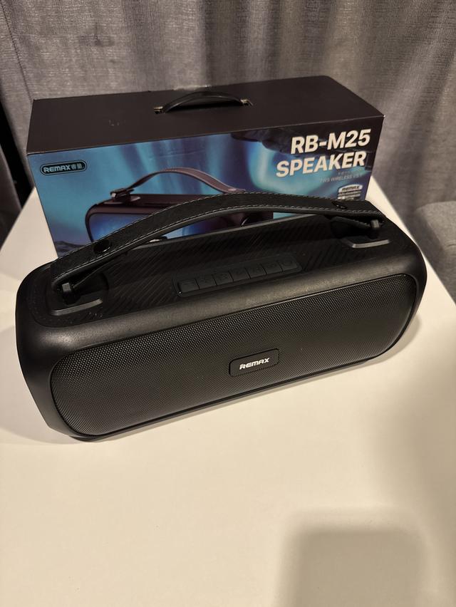 REMAX RB-M25 NAVIGATOR PORTABLE TWS WIRELESS BLUETOOTH SPEAKER V5.1 2