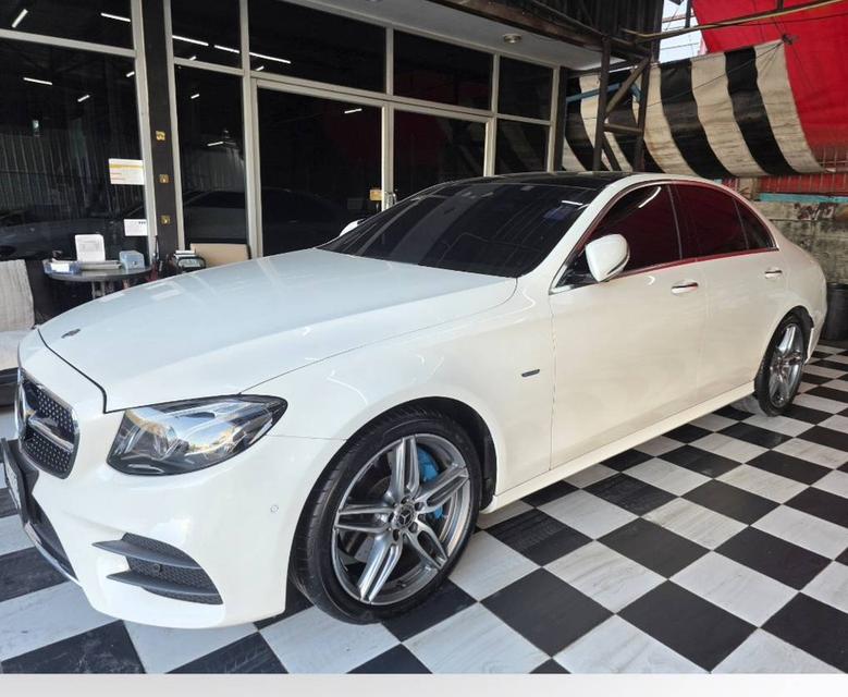 รถยนต์ benz e350e สีขาว amg