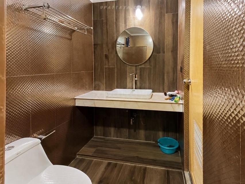 For Rent — Beachfront Sea View Condo at Bay View Resort PattayaBeachfront condo for rent at Bay View Resort Pattaya, located near Krating Lai Beach. 6