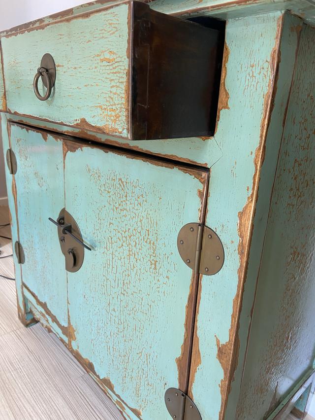 ตู้โชว์โบราณ ของแรว์ สไตร์จีน ทำวินเทจ ขายขาดทุน