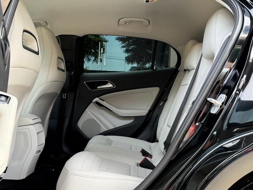 2016 BENZ GLA 200 รถมือเดียวออกป้ายแดง วิ่งน้อยเพียง 80,000 กม รถเข้าศูนย์ตรงระยะ ไม่มีอุบัติเหตุครับ 14