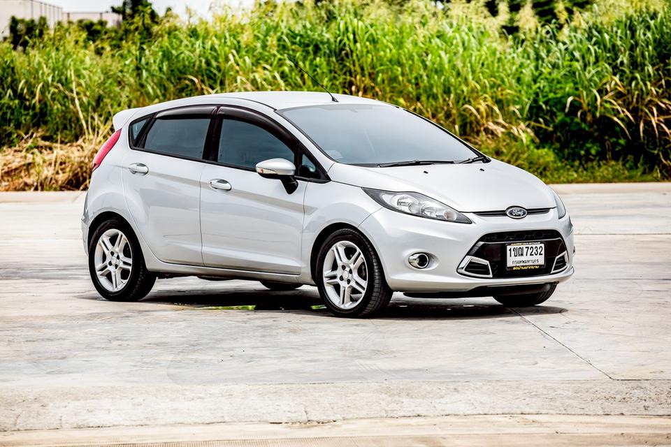 Ford Fiesta 1.5 Sport 5 ประตู สีเทา เกียร์ออโต้ ปี 2010 สวย สภาพดี