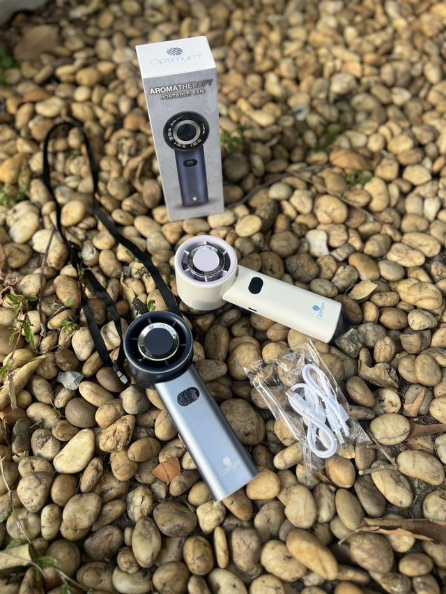 พัดลมอโรม่า เป็นพาวเวอร์แบงค์ในตัวบวกกับเป็นพัดลมด้วยย