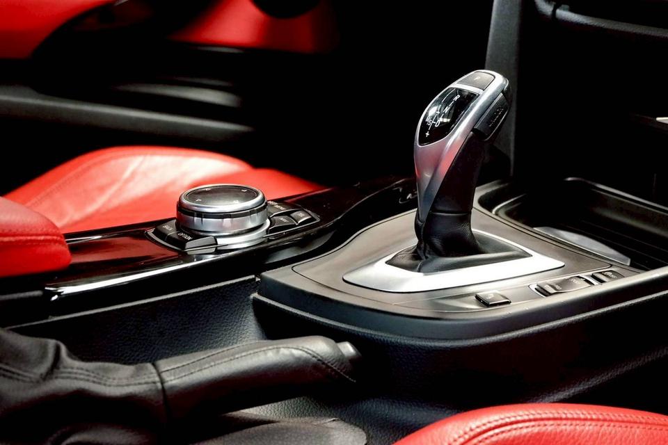 BMW 320d GT SPORT ปี 2014 จด 2017  12