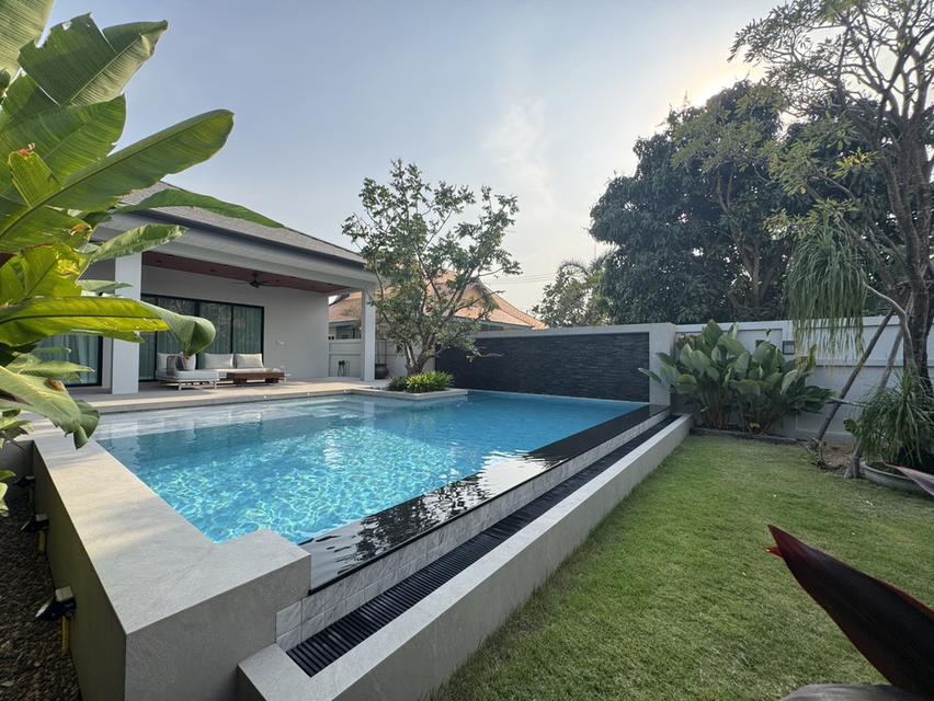 ขายบ้านเดี่ยวพร้อมสระว่ายน้ำใกล้หาดจอมเทียน 3 ห้องนอน 4 ห้องน้ำโรงจอดรถ จอดได้ 2 คัน อยูในโครงการหมู่บ้านมียาม 24 ชม. มีนิติบุคคล 2