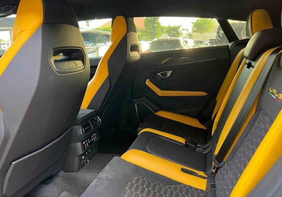 Lamborghini Urus 2021 สีเหลือง 5