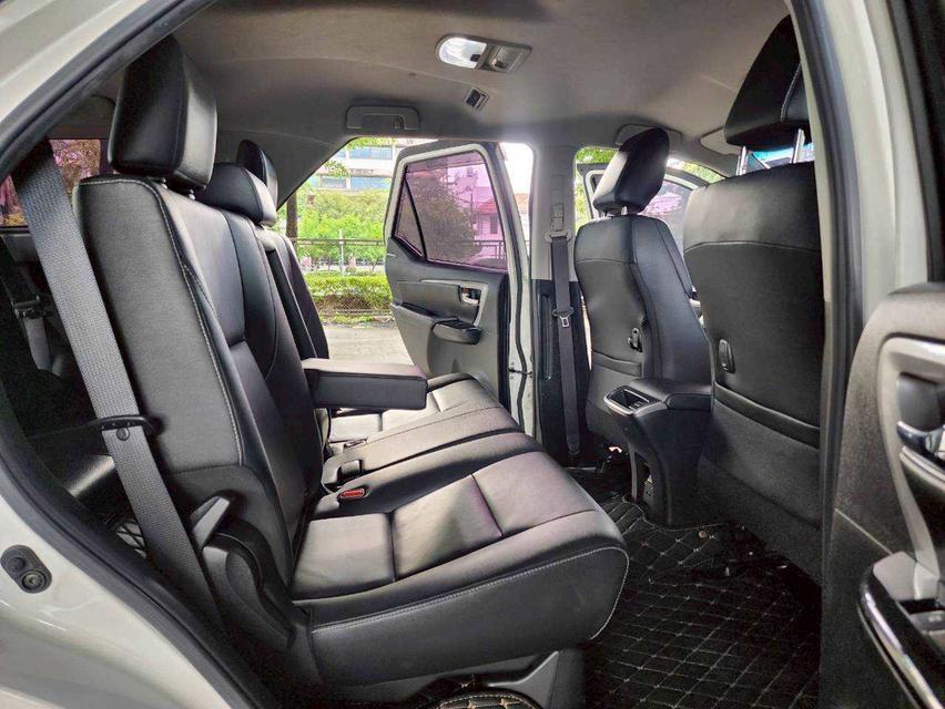 Toyota Fortuner 2.4 V 4WD AT ปี 2021 15